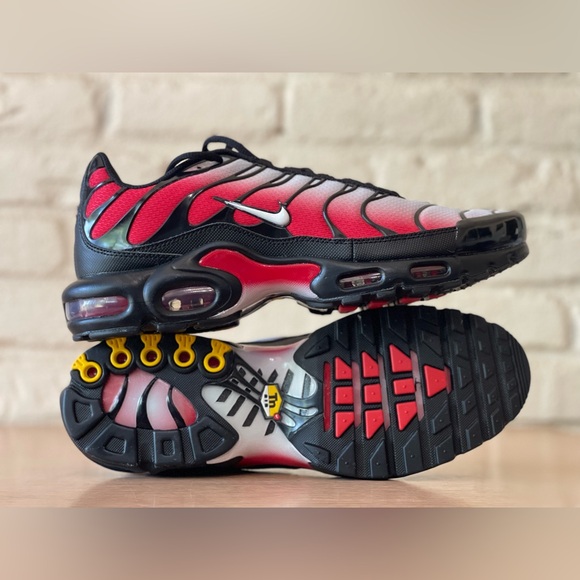 Nike Air Max Plus University Red Pure Platinum Sneakers DM0032-017